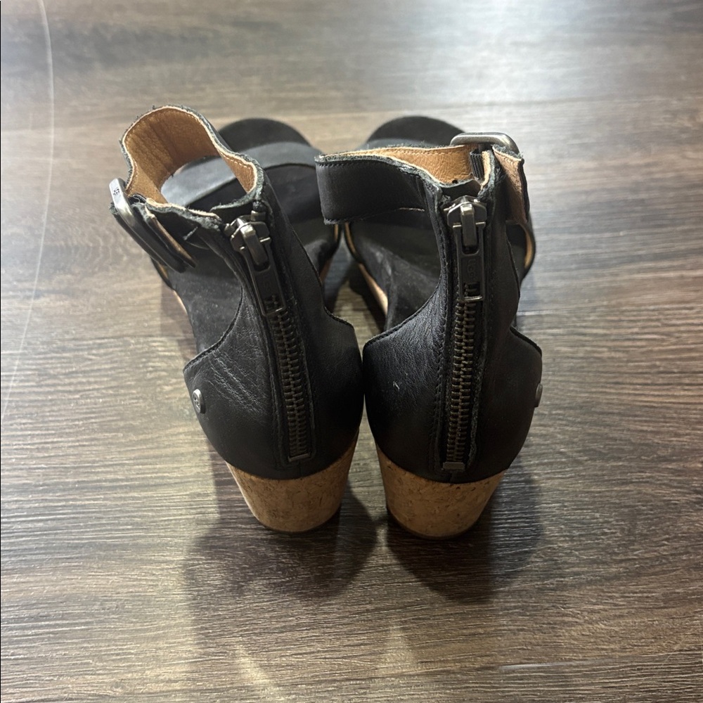 UGG women’s Zoe wedge sandals - Picture 4 of 6
